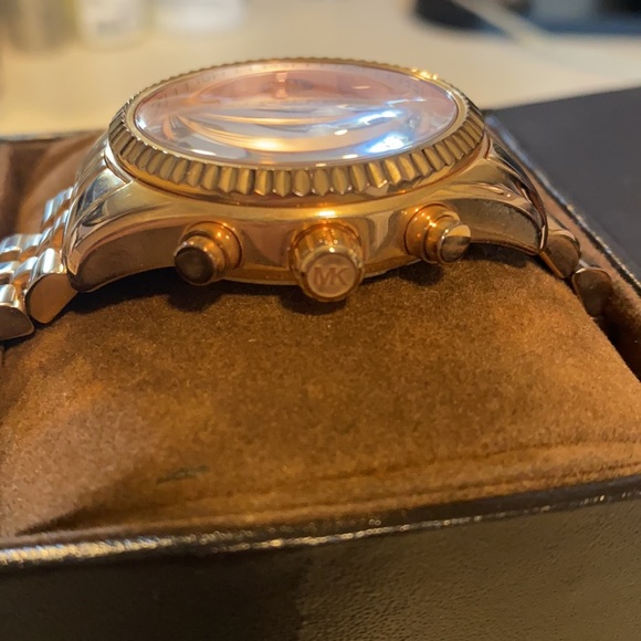 Michael Kors Rose Gold Watch - Picture 3 of 7